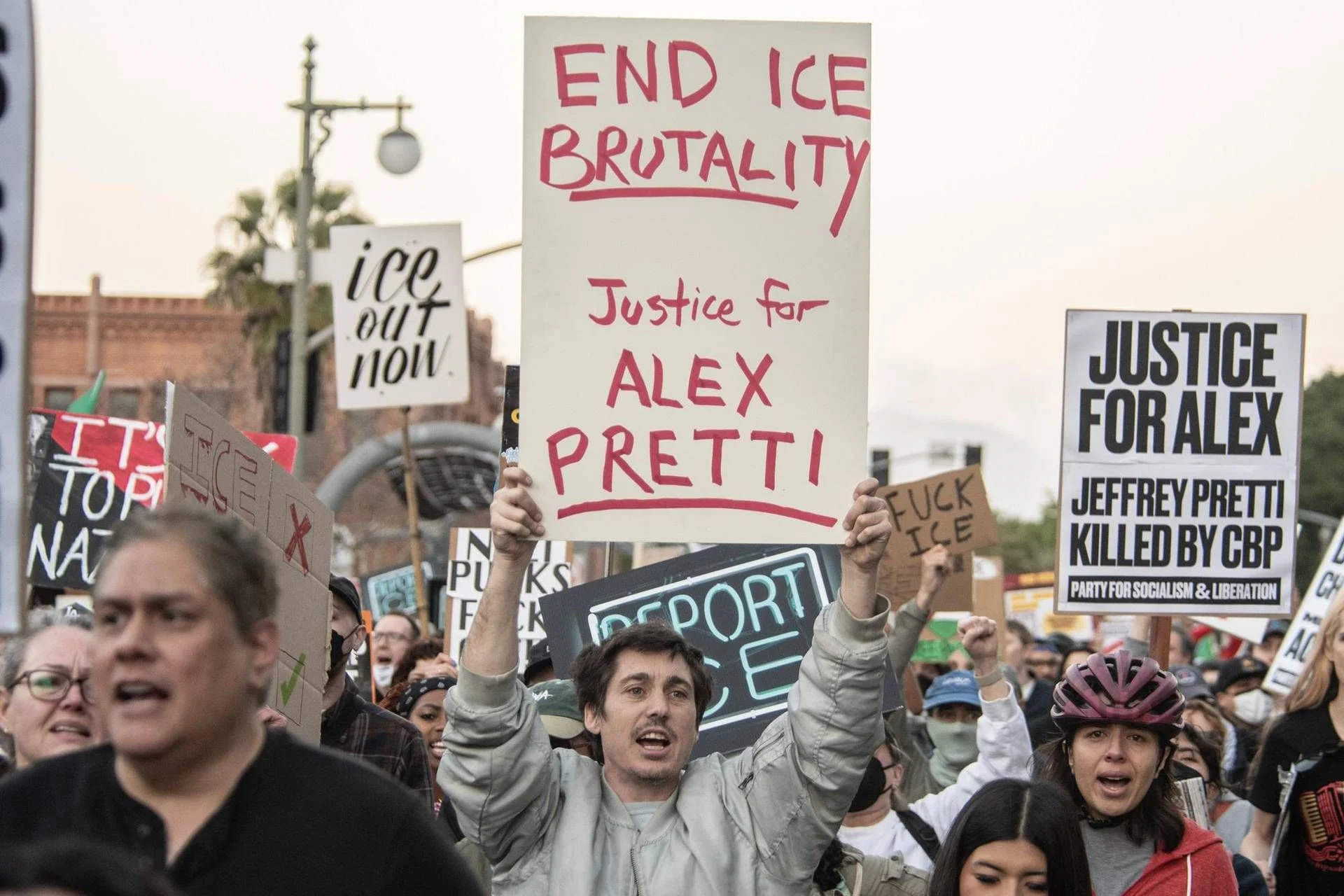 ICE no Minnesota: Trump sinaliza redução do contingente após mortes de Alex Pretti e Renee Good