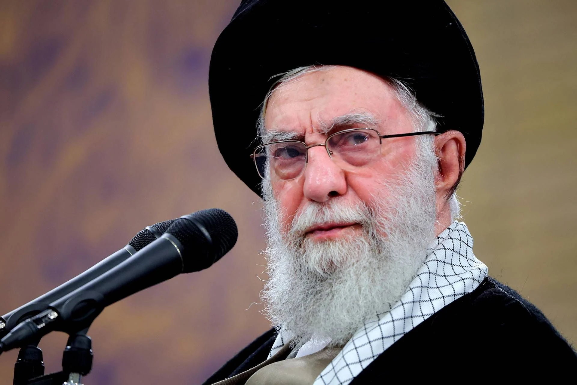 Pentágono entrega a Trump opções militares ampliadas contra o Irã, inclusive contra Khamenei