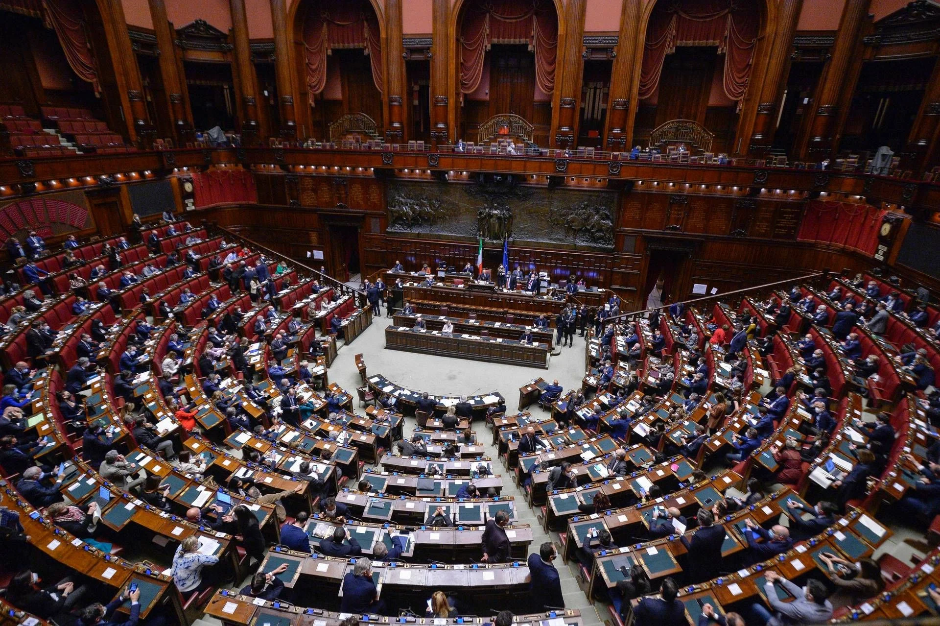 Tensão na Câmara: convescote sobre 'Remigrazione' com CasaPound e Forza Nuova provoca impasse em Montecitorio