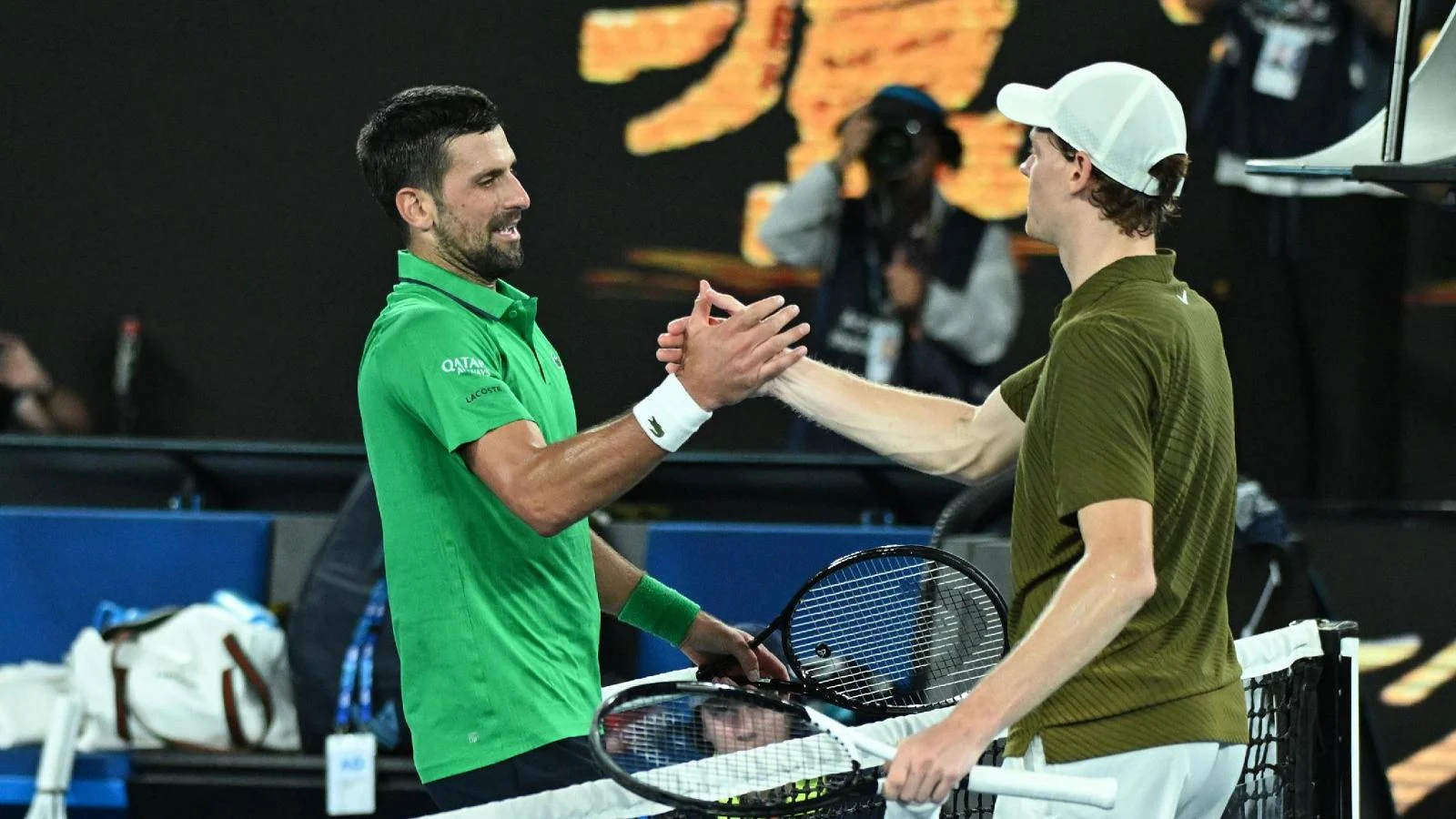 Australian Open: Sinner esbarra em Djokovic e perde em semifinal épica rumo a Alcaraz