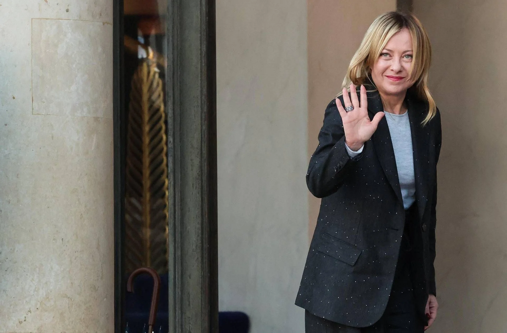Meloni ao Il Foglio: criticam os EUA, mas pedem que defendam a Europa