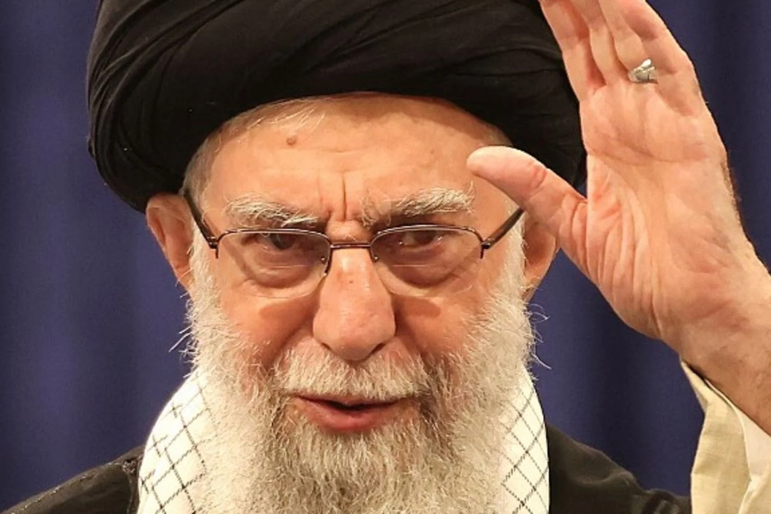 Khamenei alerta os EUA: ataque transformaria-se em uma guerra regional