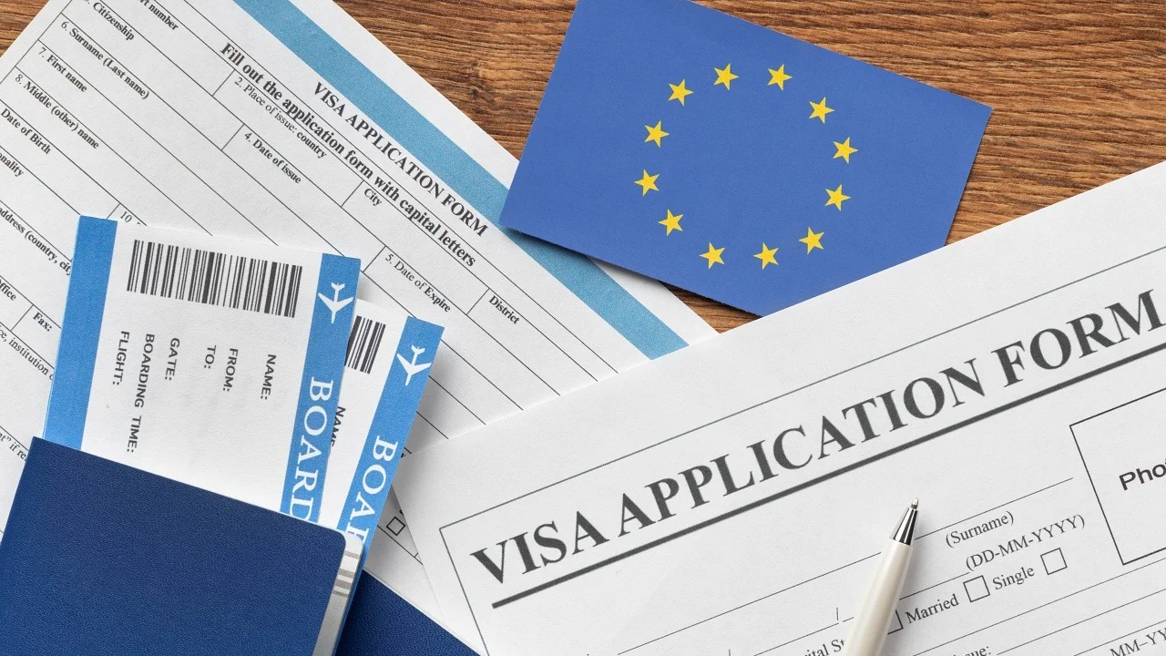 UE revisa regras de permanência para atrair talentos e mão de obra qualificada