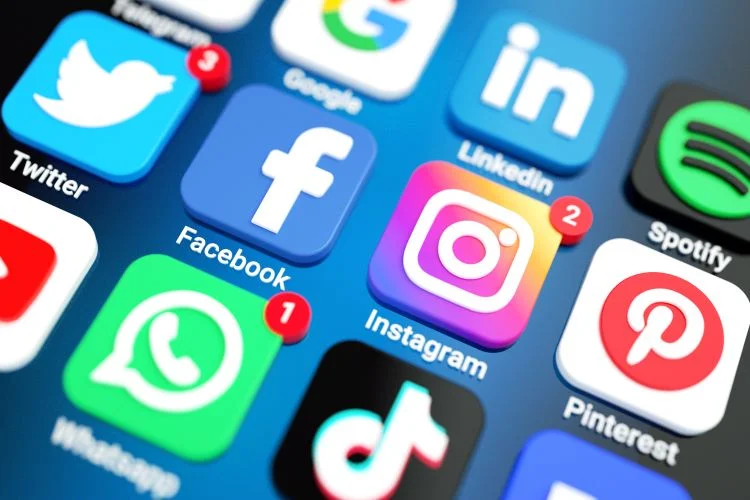 Polêmica Digital: Influenciadores Italianos sob as Novas Diretrizes