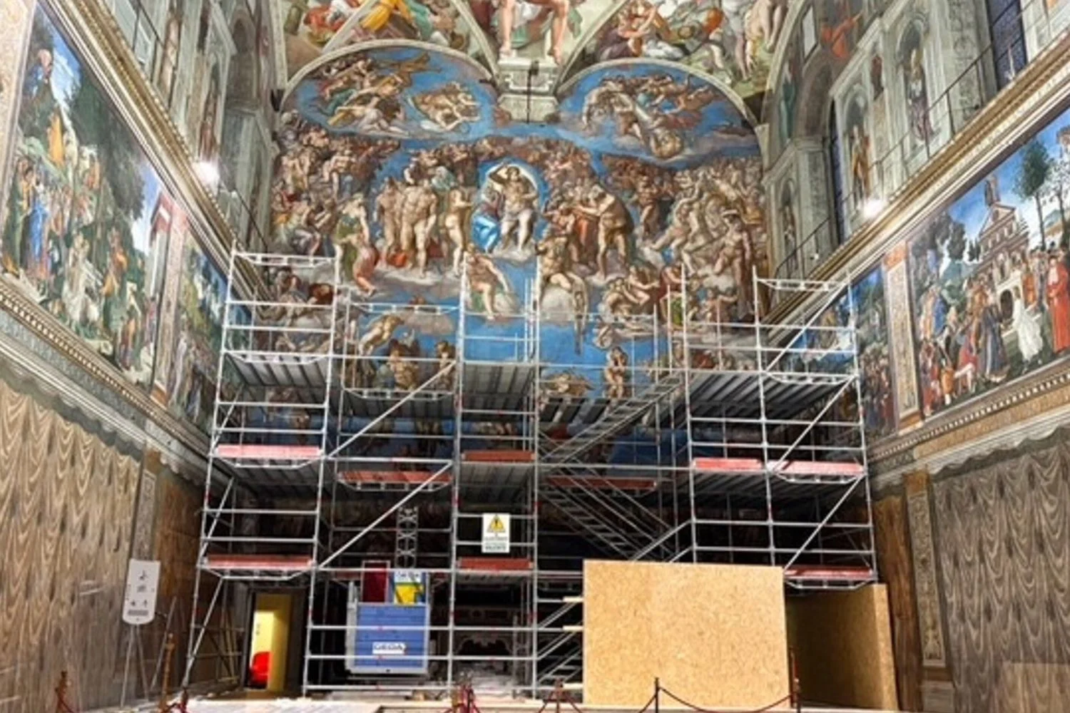 Começa o restauro do "Giudizio Universale" na Capela Sistina; intervenção de três meses