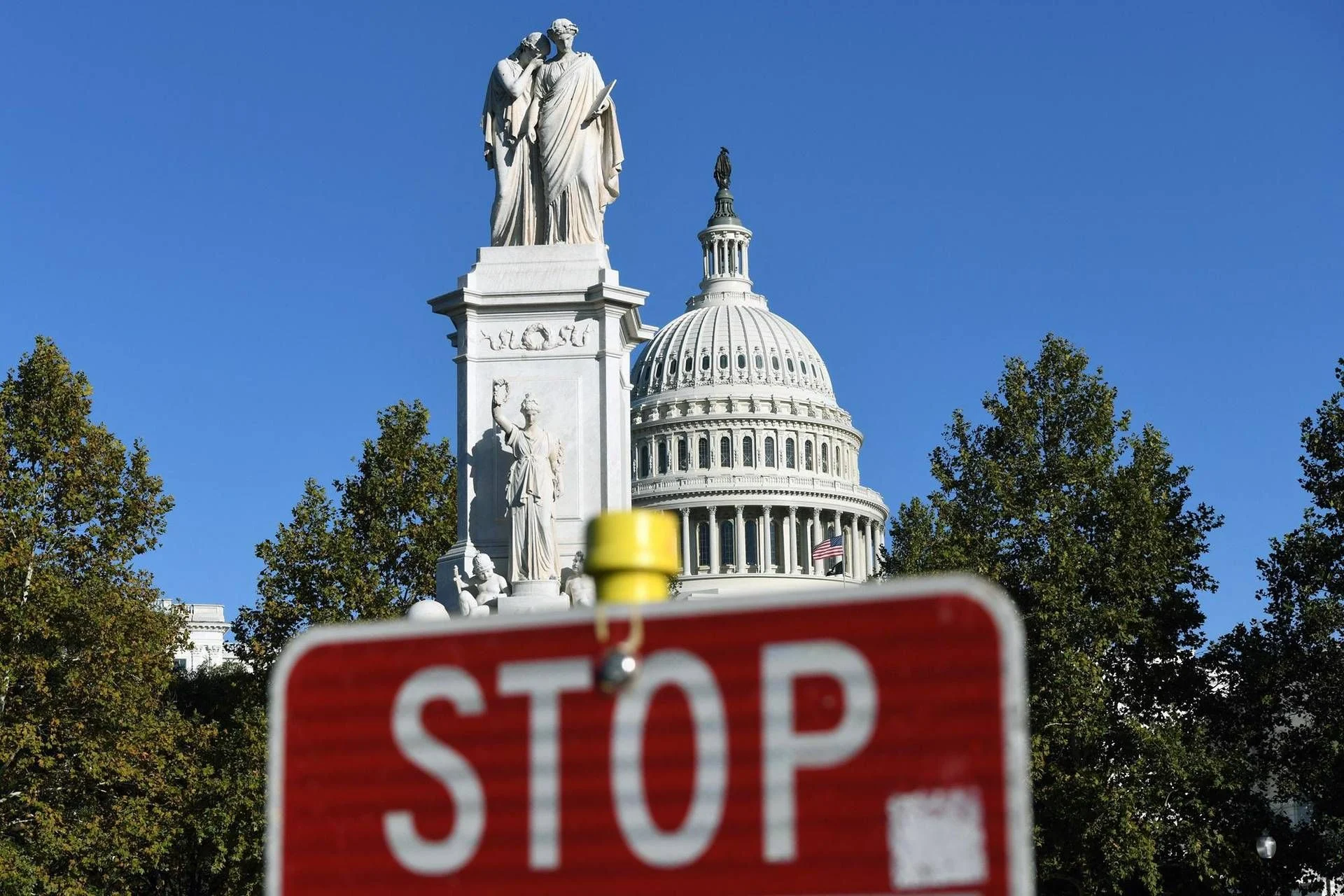 EUA: Republicanos buscam votos na Câmara para evitar novo shutdown