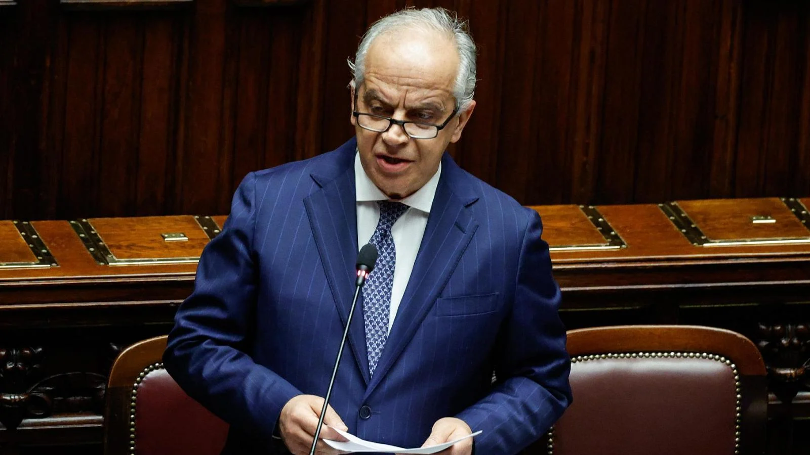 Piantedosi endurece discurso em Montecitorio: “Chega de ambiguidade com quem ataca o Estado”