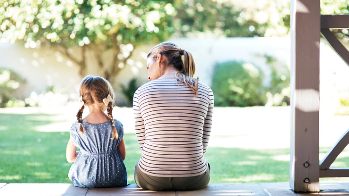 Aliança entre escolas e famílias: como educar sentimentos pode frear o crescimento do sofrimento juvenil