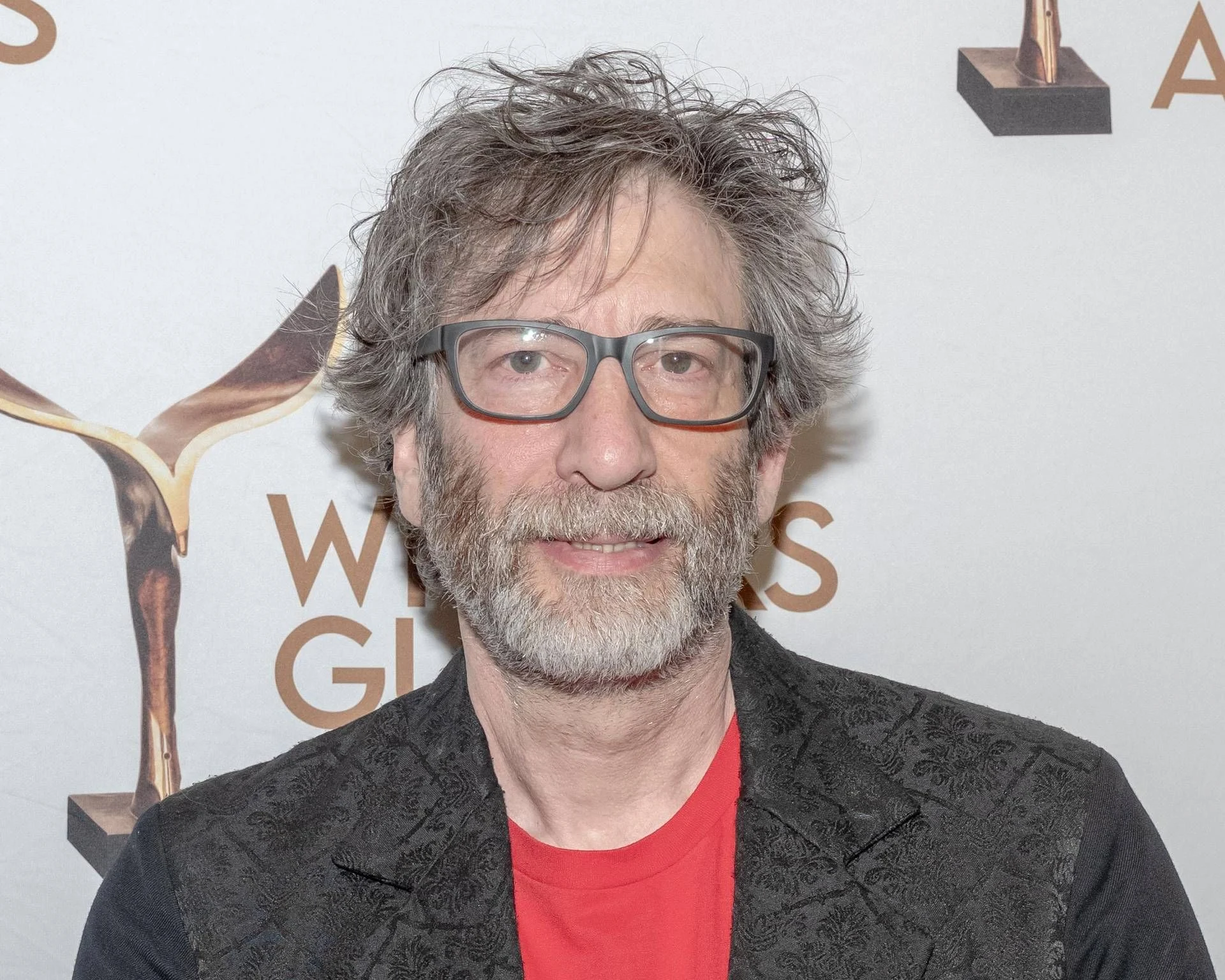 Neil Gaiman nega acusações de abuso e afirma ter provas: 'É campanha de difamação'