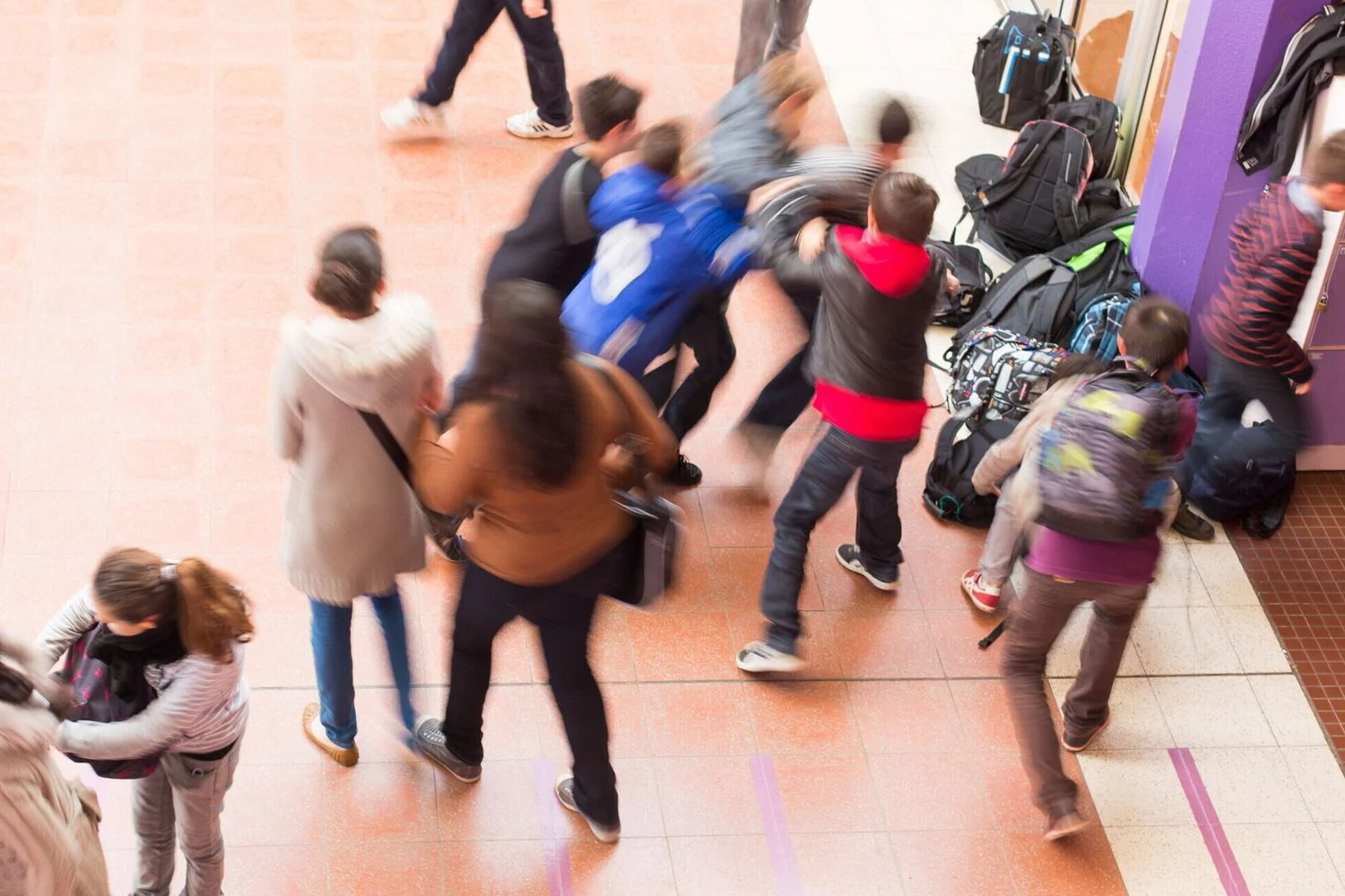 Escolas e violência: não há emergência de facas, mas cresce o risco de emulação