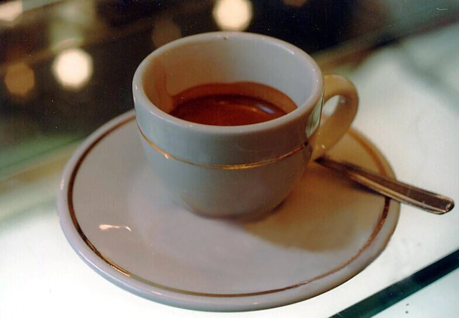 Café absolvido em ‘julgamento’ em Milão: consumo com moderação — limite sugerido de 3 xícaras por dia