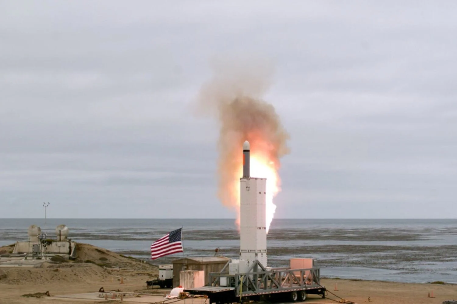 Trump rejeita prorrogação do New START e pede novo tratado nuclear