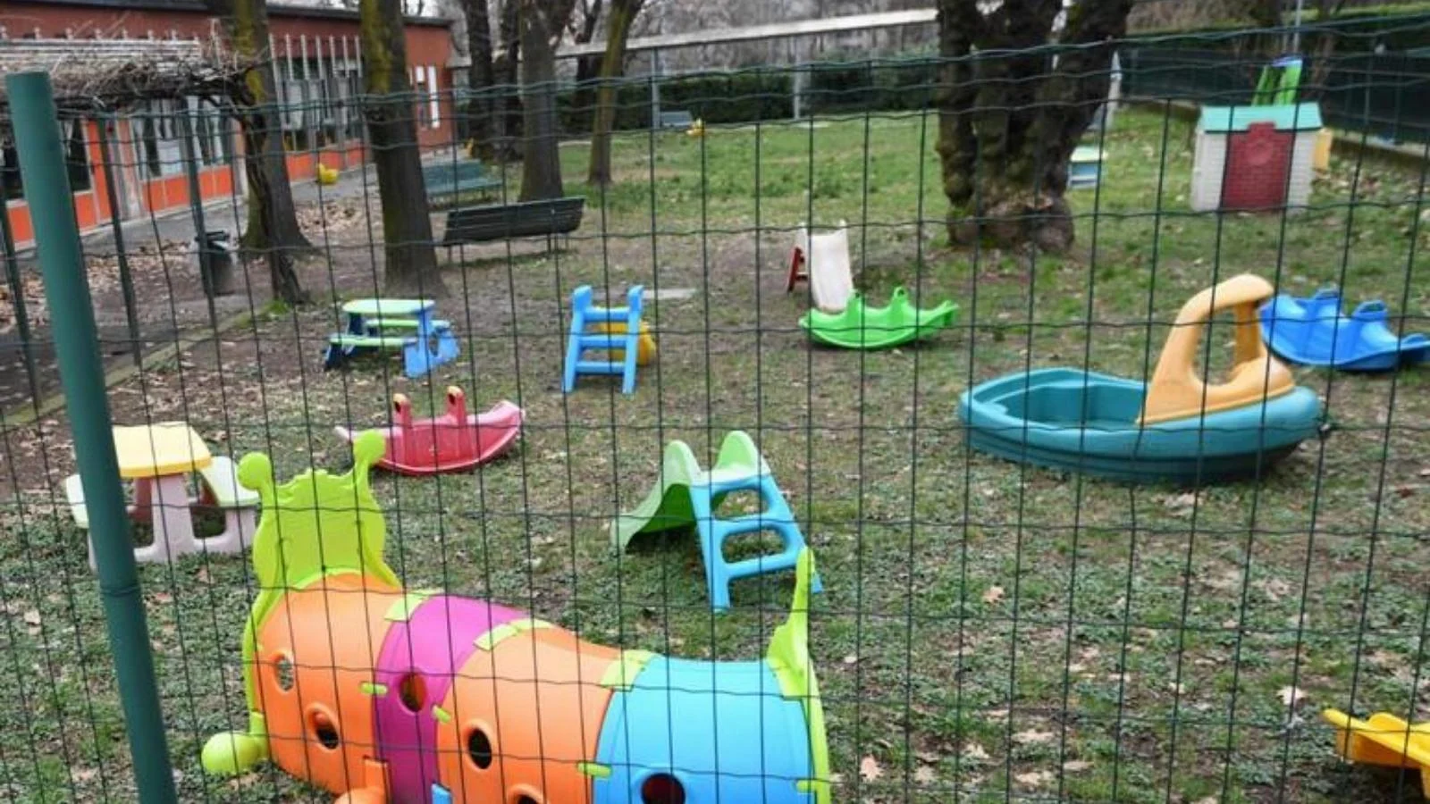 Creche em Benevento: 5 educadoras impedidas de permanecer na cidade por maltratos a crianças