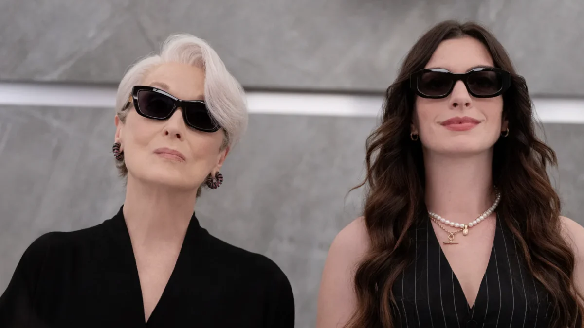 Meryl Streep revela: usar saltos por 16 semanas no sequel de O Diabo Veste Prada quase causou TEPT