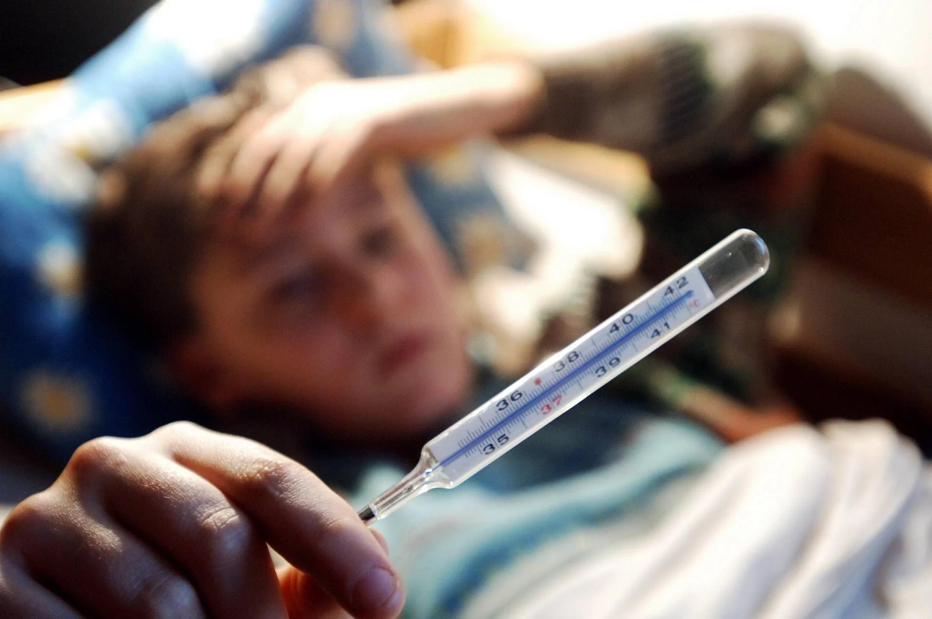 Influenza em queda: 551 mil novos casos em uma semana, vigilância RespiVirNet mostra equilíbrio entre vírus respiratórios