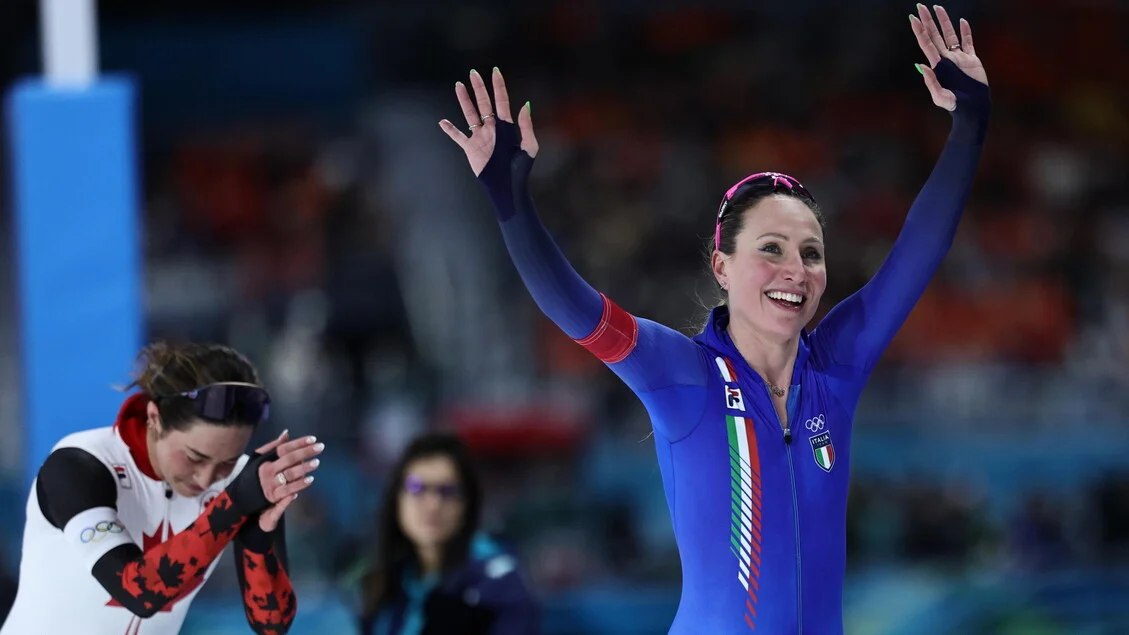 Lollobrigida vence 3000 m em Milano Cortina e emociona o país ao cantar o hino