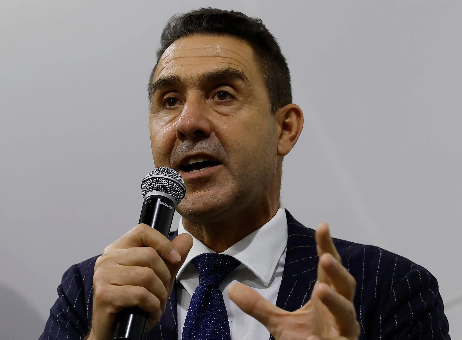 Roberto Vannacci oficializa 'Futuro Nazionale' em cartório na Toscana e assume presidência