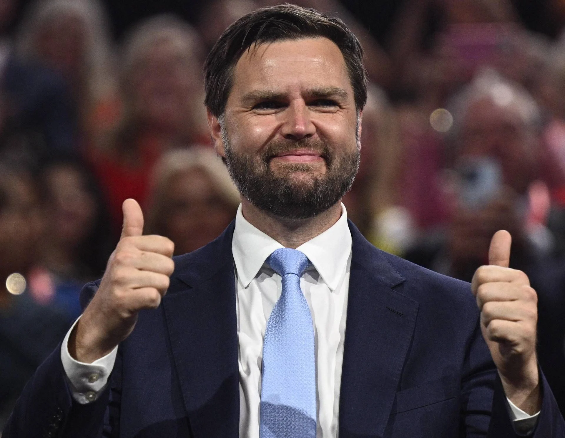 J.D. Vance, o 'amuleto' nas arquibancadas de Milano Cortina 2026: hóquei feminino dos EUA abre vantagem