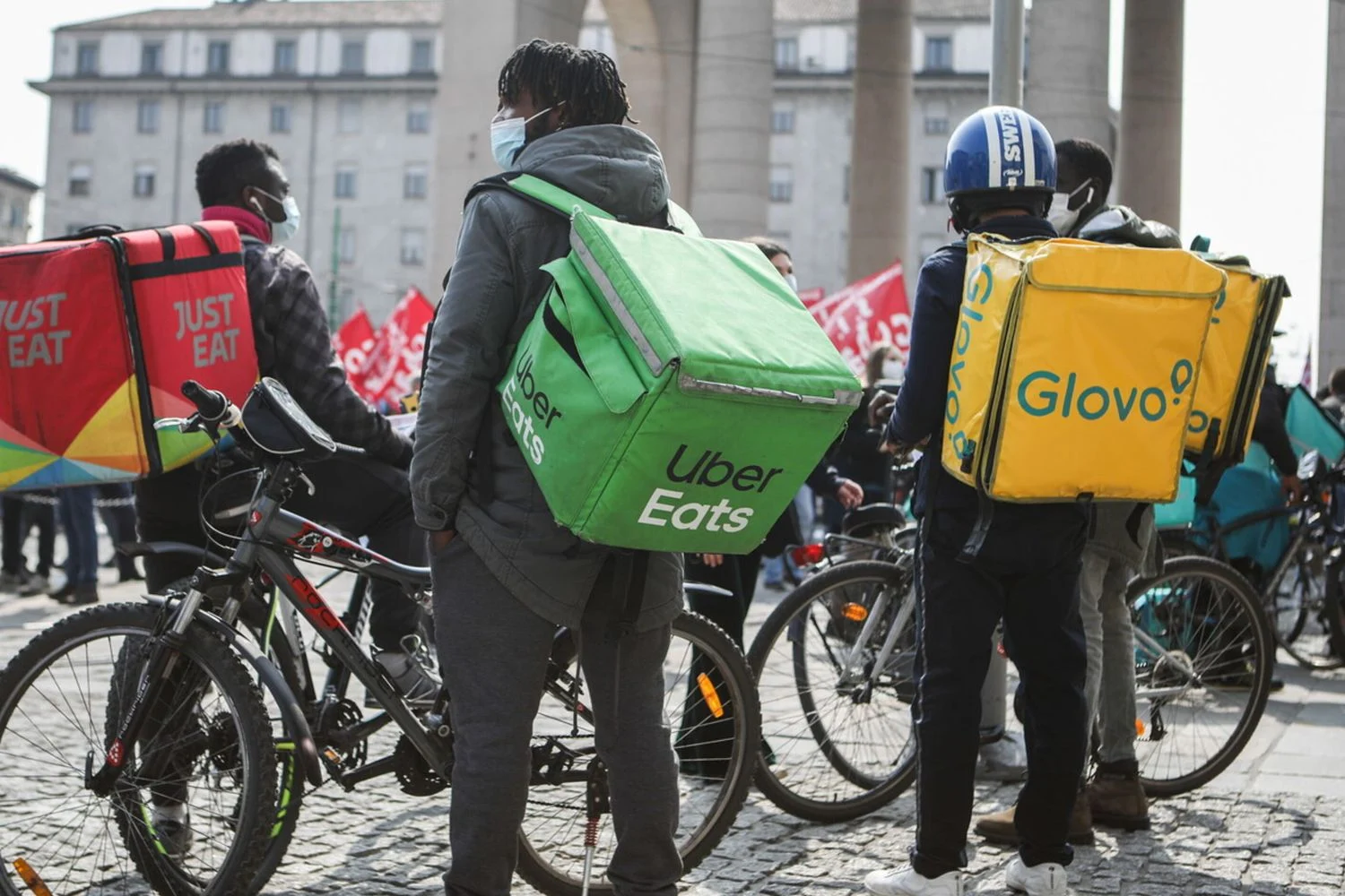Vida de rider: os novos escravos do algoritmo — 10 horas por apenas €2–4 por entrega