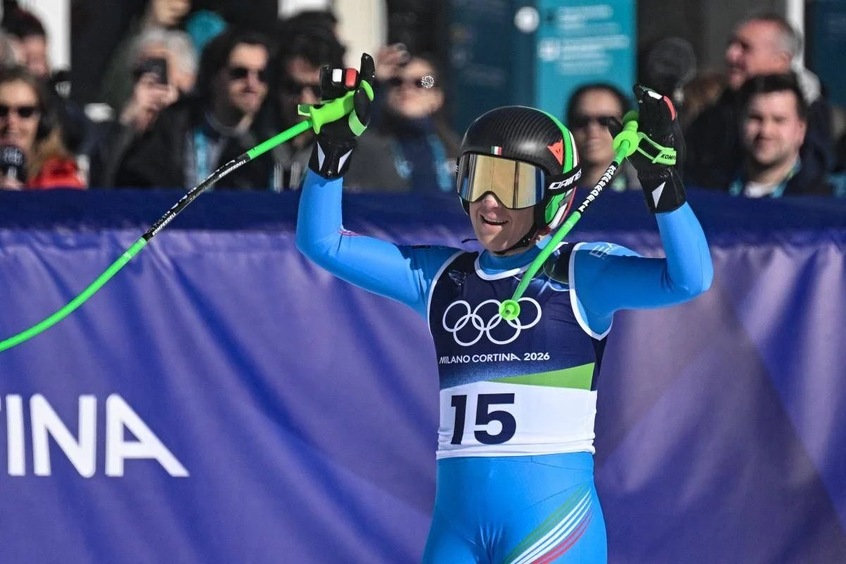 Sofia Goggia conquista bronze na descida livre em Milano Cortina 2026; queda grave de Lindsey Vonn marca prova