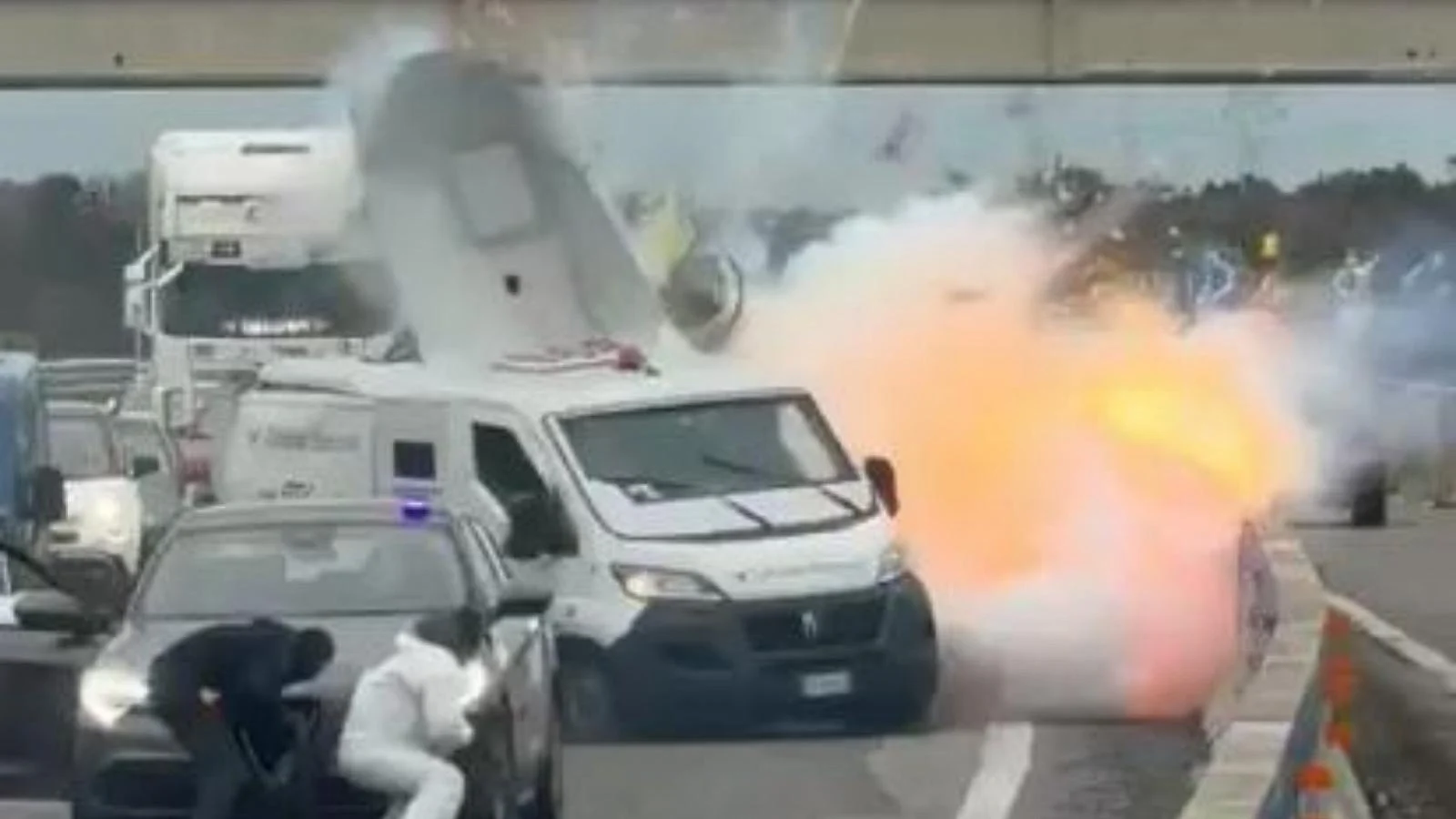 Assalto a portavalori no Brindisino: confronto com carabinieri e dois detidos