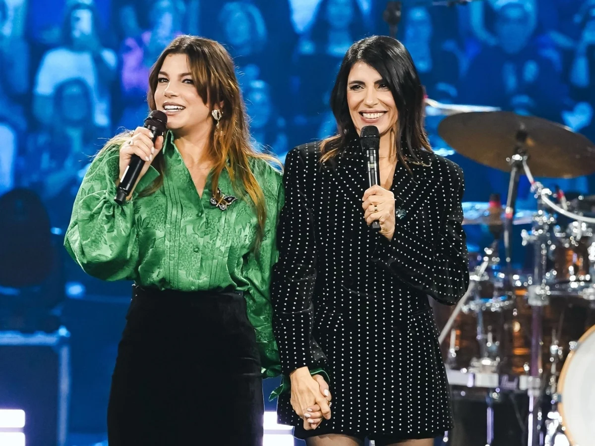 Taratata em Bergamo: Bonolis transforma ChorusLife Arena e recebe ovaciónes para Ligabue, Antonacci, Giorgia e mais