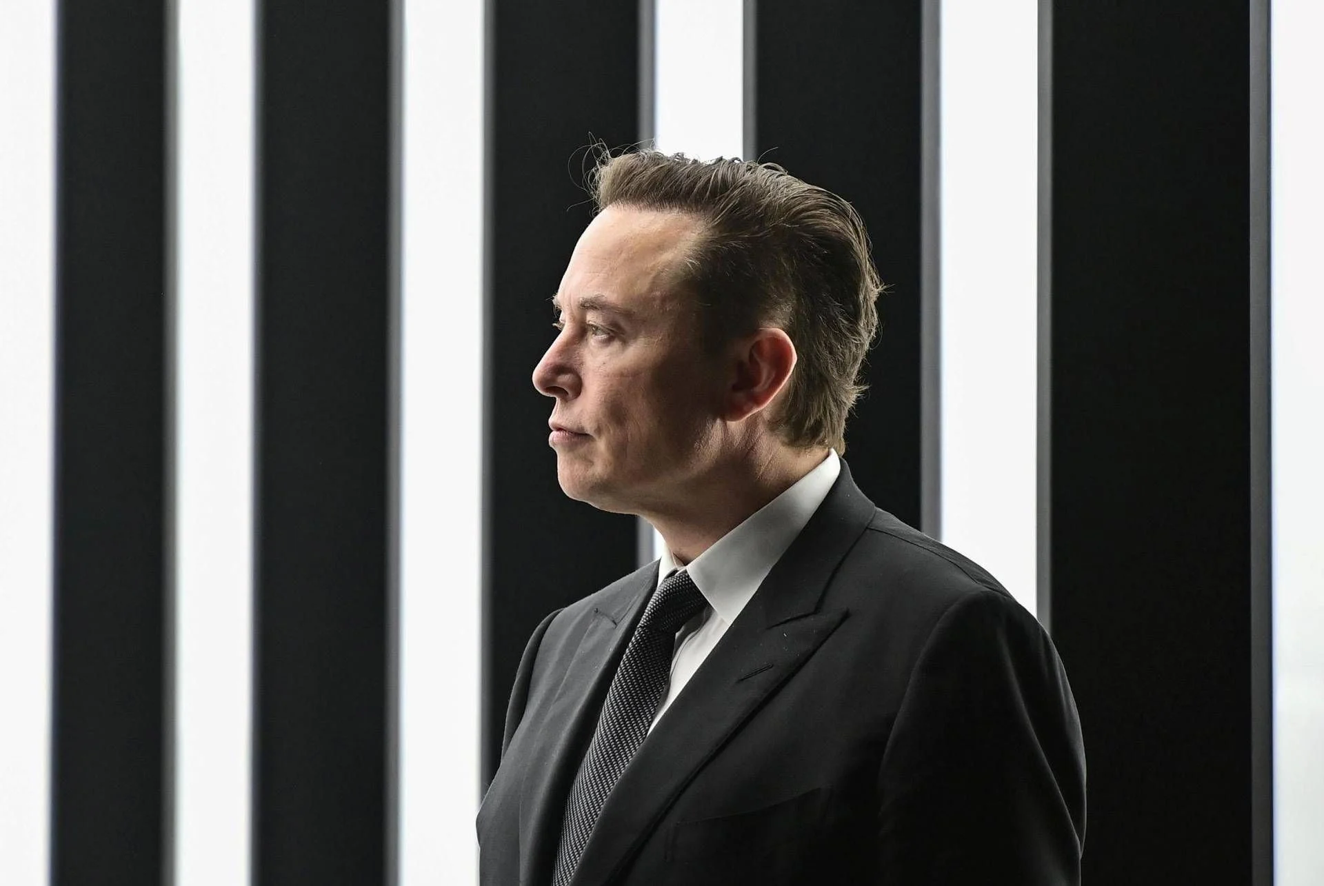 Elon Musk adia Marte e anuncia plano para construir cidade autossuficiente na Lua em menos de 10 anos