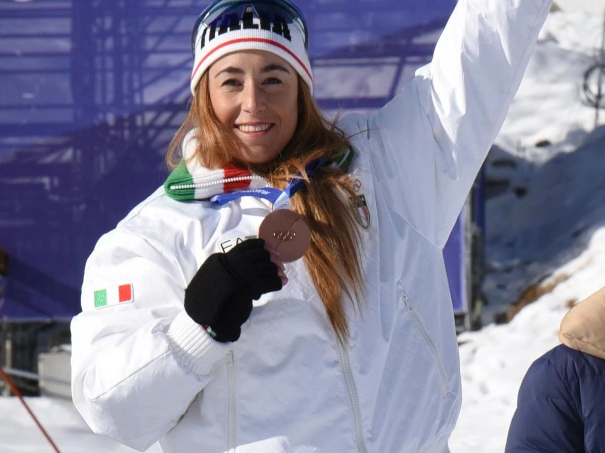 Sofia Goggia dedica o bronze de Cortina a Elena Fanchini: “Na medalha, a sua carícia”