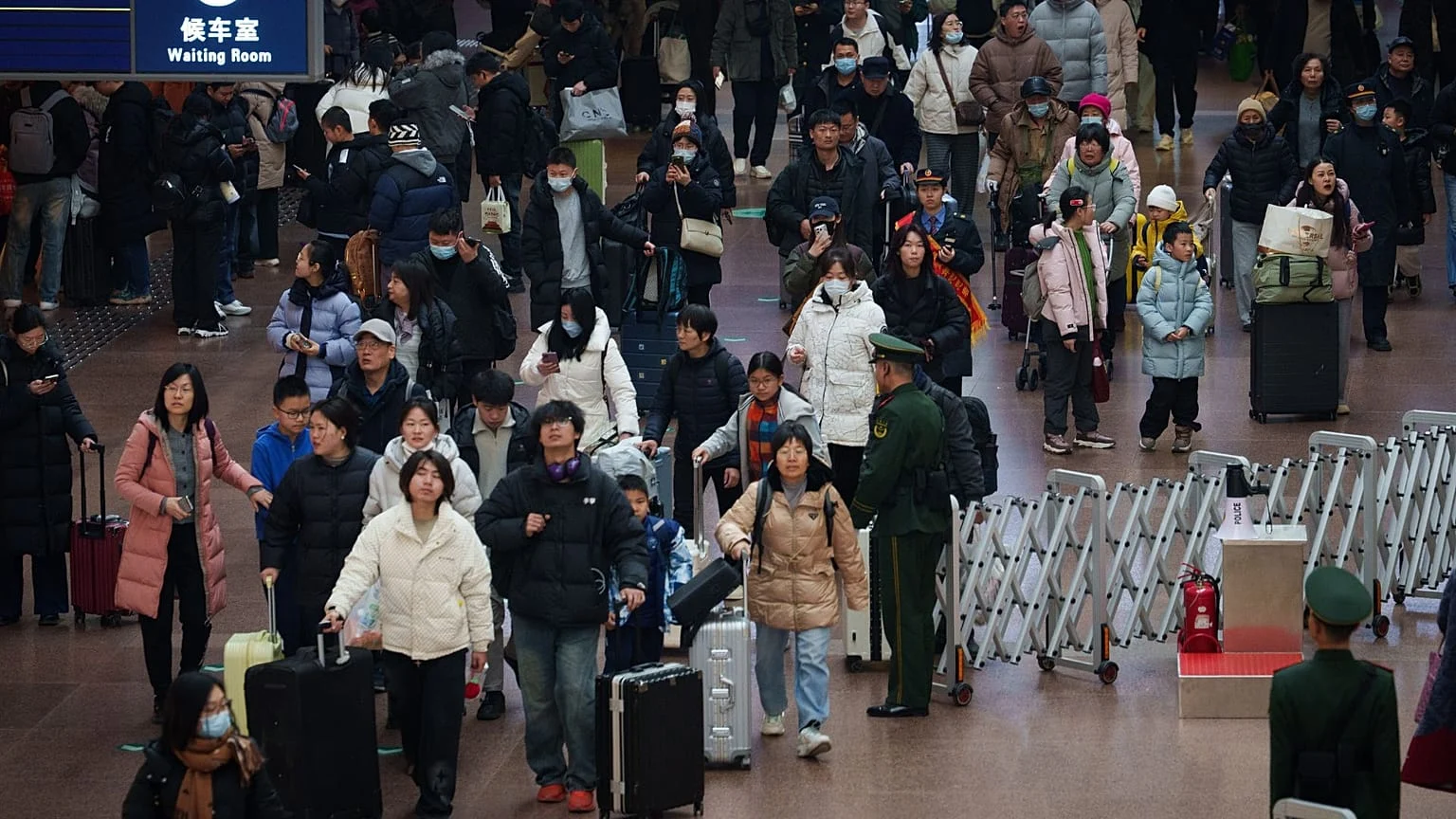China registra recorde de 9,5 mil milhões de viagens no Ano Novo Lunar; trens de 30 horas e o imenso 'chunyun'