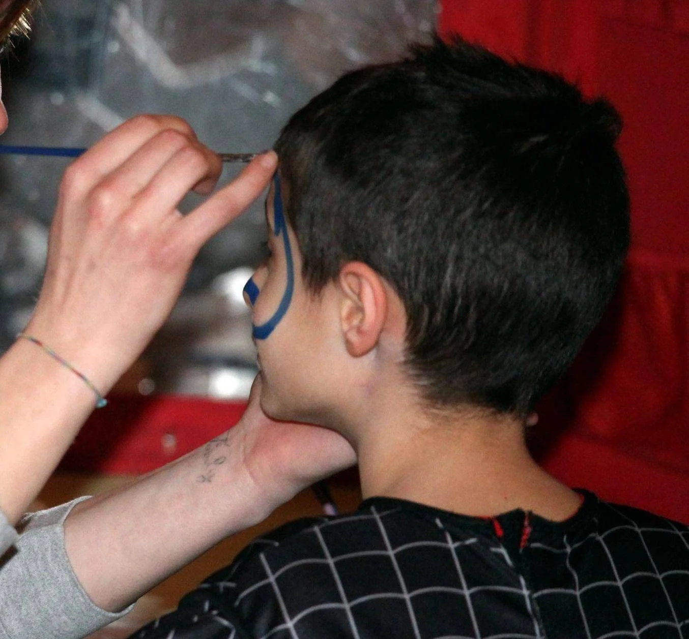 Carnaval: maquiagem infantil só se for segura e específica, alerta dermatologista