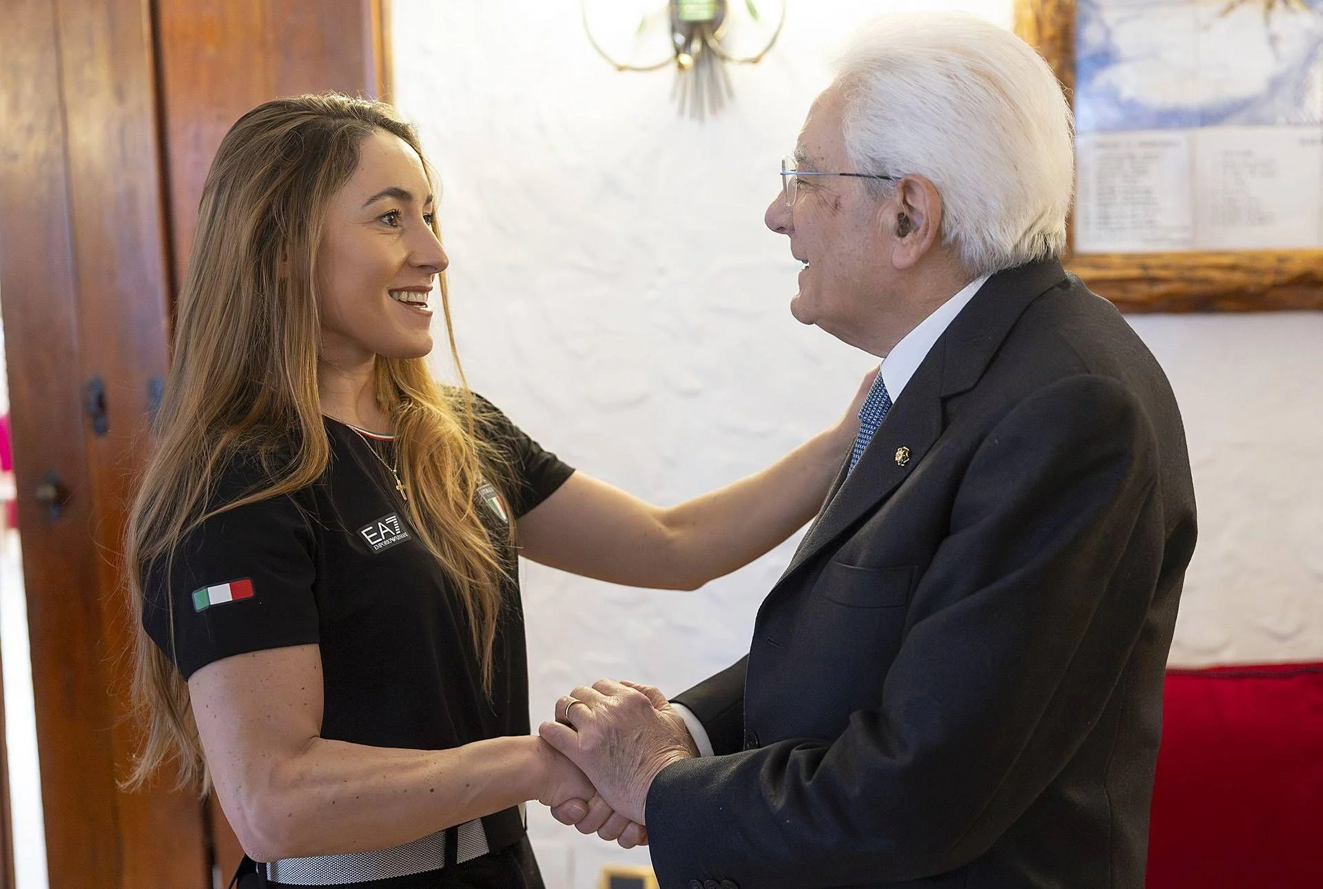 Mattarella em Cortina: encontro com Sofia Goggia e teleconversa com Arianna Fontana celebram a jornada azzurra