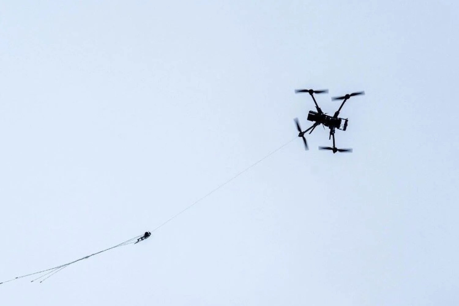 Caos aéreo em El Paso: fechamento temporário do espaço aéreo entre mistério sobre drones e nova tecnologia anti-drones