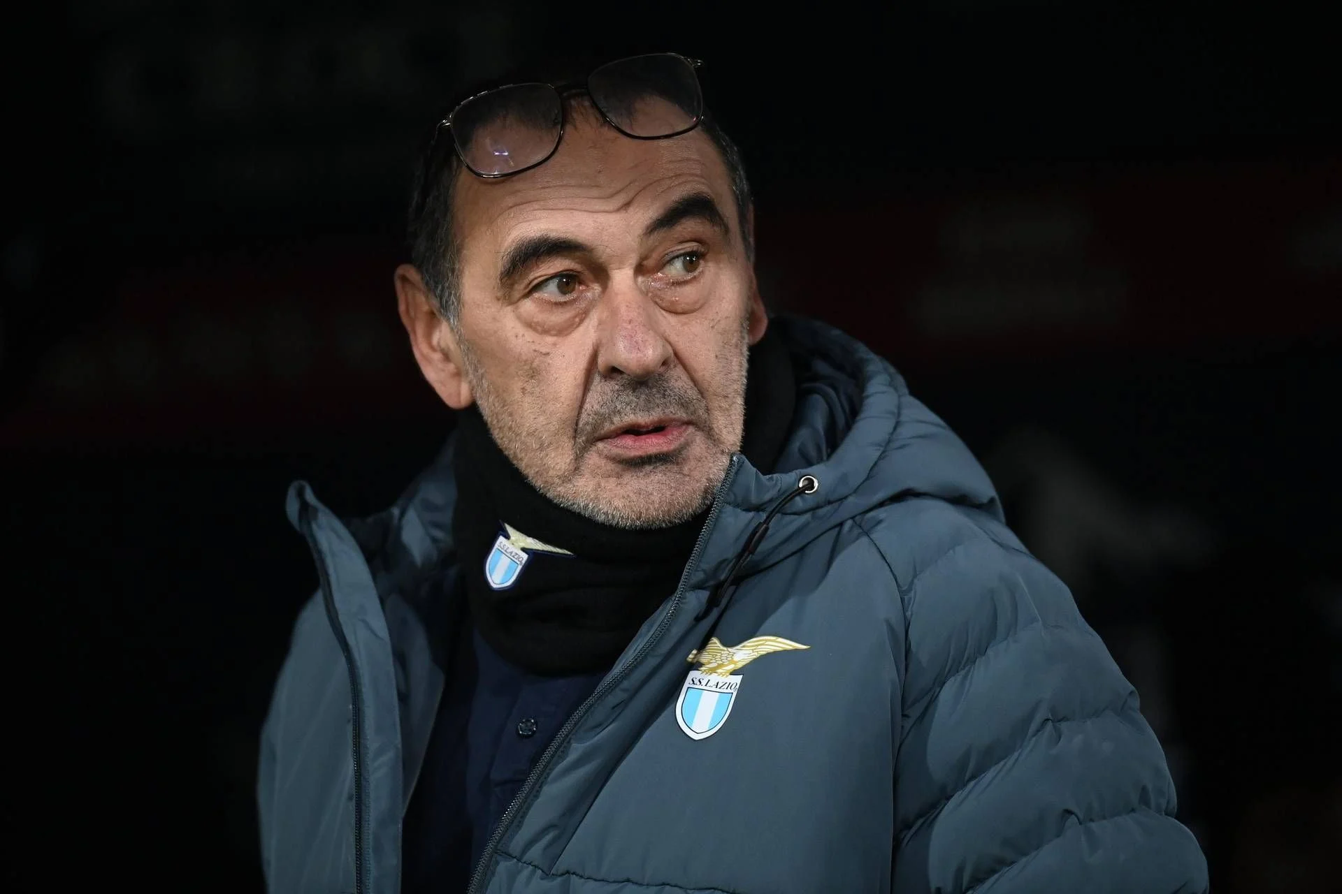 Polêmica em Bologna-Lazio: Ferguson segura Dele Bashiru e Sarri pede vermelho, VAR mantém decisão