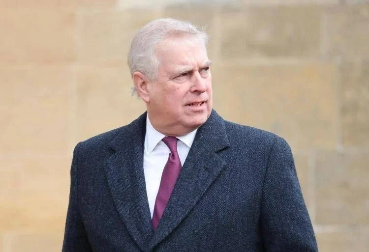 Família real emprestou 12 milhões de libras a Andrew para silenciar Virginia Giuffre, dizem fontes