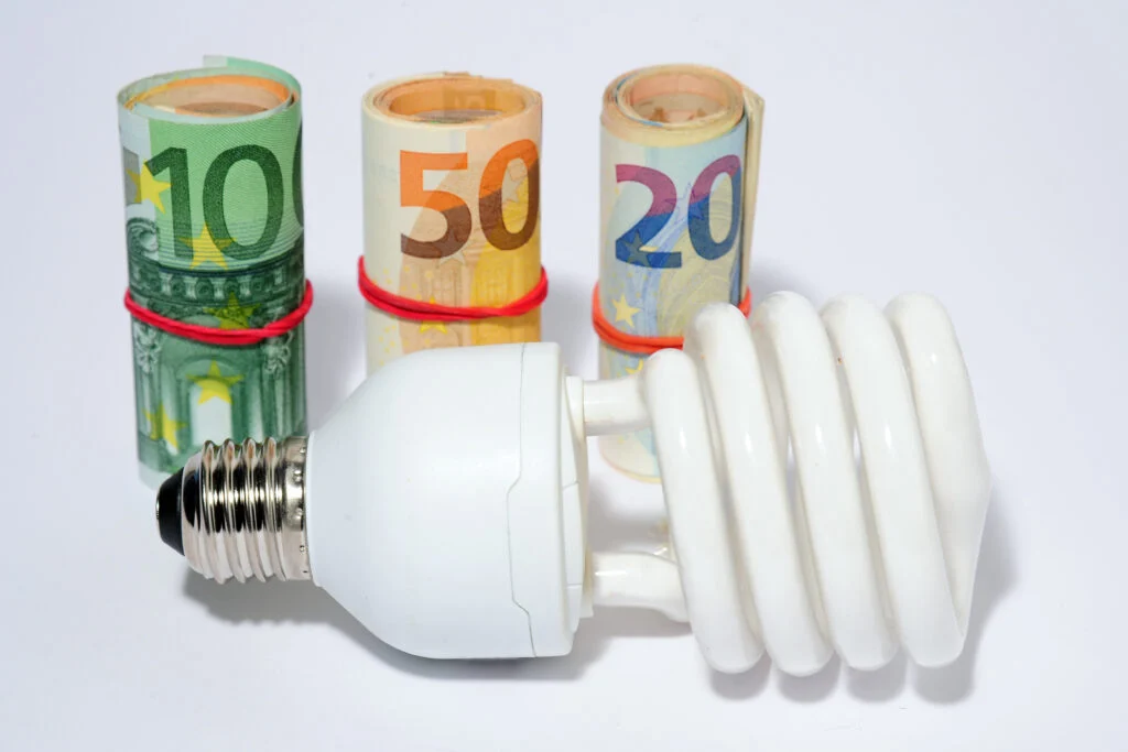 Energia na UE continua onerosa: produção custa 66,3% mais desde janeiro de 2021