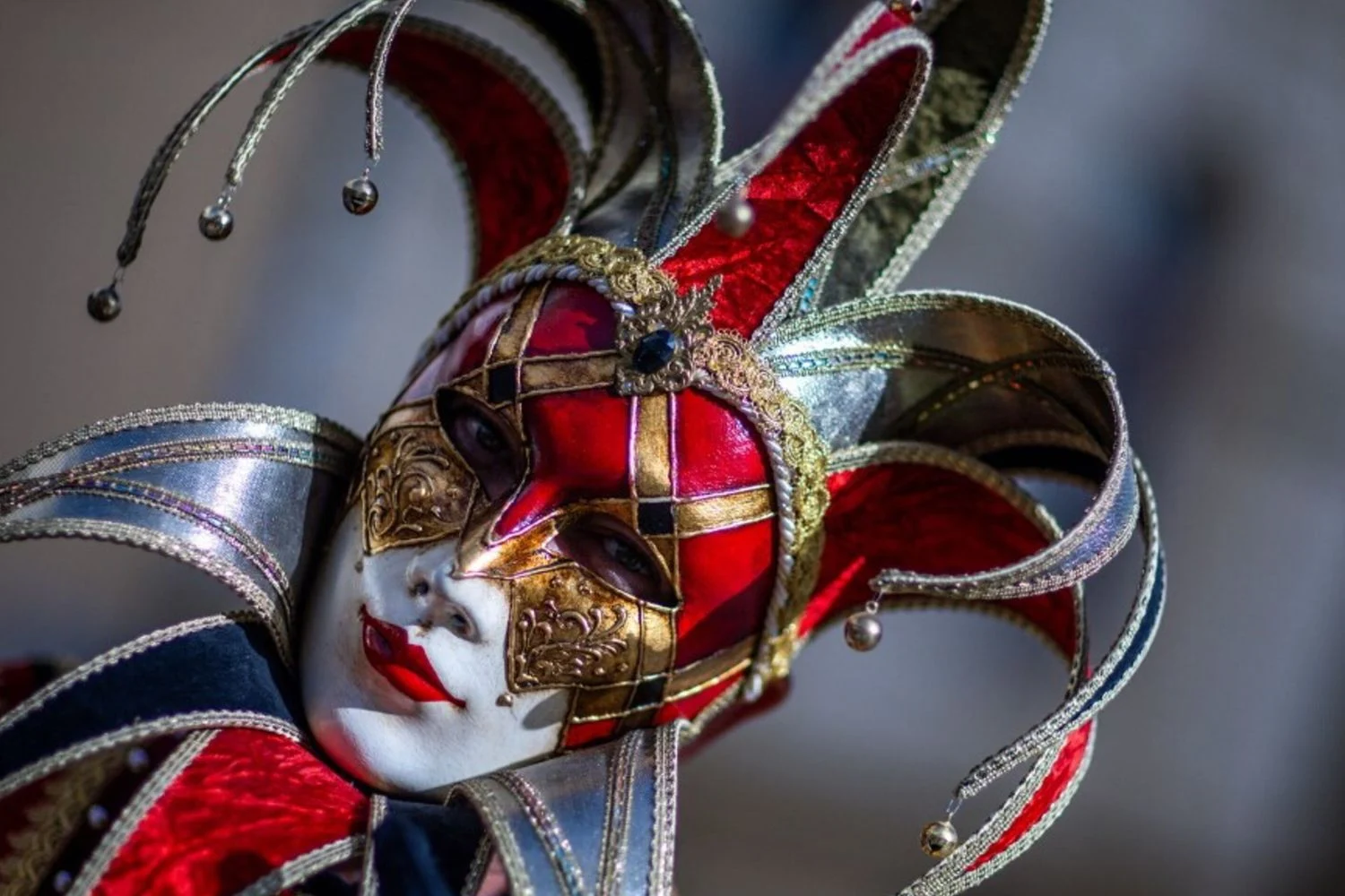 Carnaval movimenta €1,5 bilhão: turismo, doces e fantasias puxam o giro de negócios