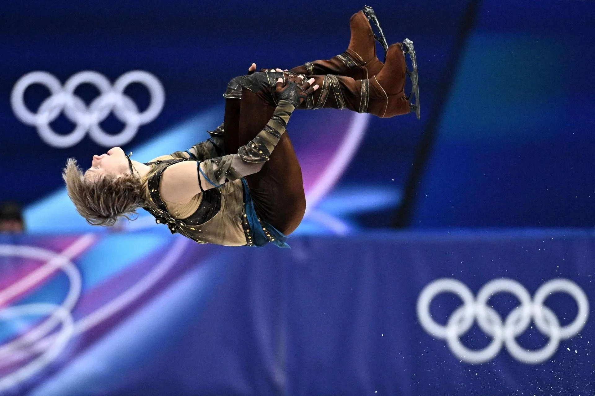 Ilia Malinin domina Milano‑Cortina: espetáculo esgota arenas e reacende debate sobre o quadruplo Axel