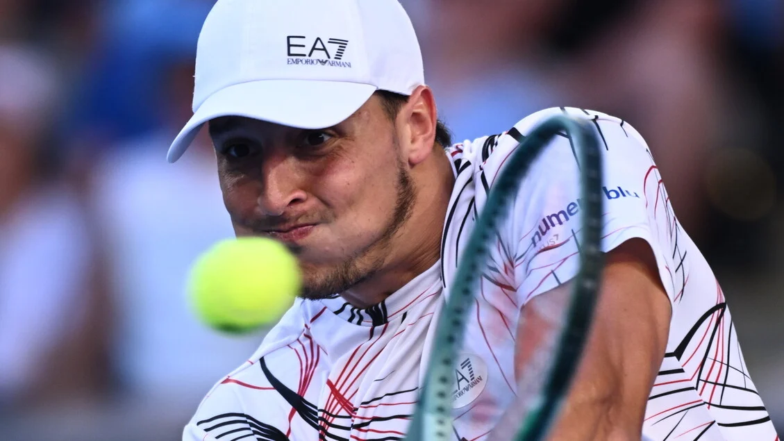 Luciano Darderi garante vaga nas semifinais do Argentina Open e pega Sebastián Báez
