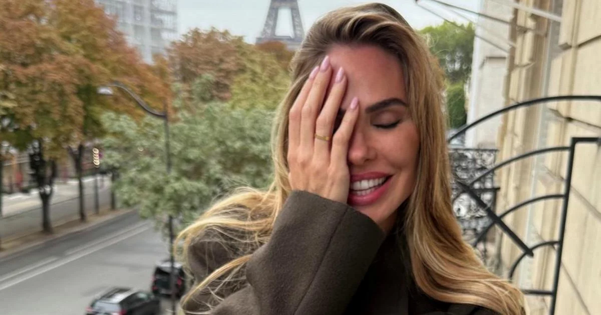 Ilary Blasi anuncia noivado com Bastian Müller em Paris: anel de diamante no Dia de San Valentino