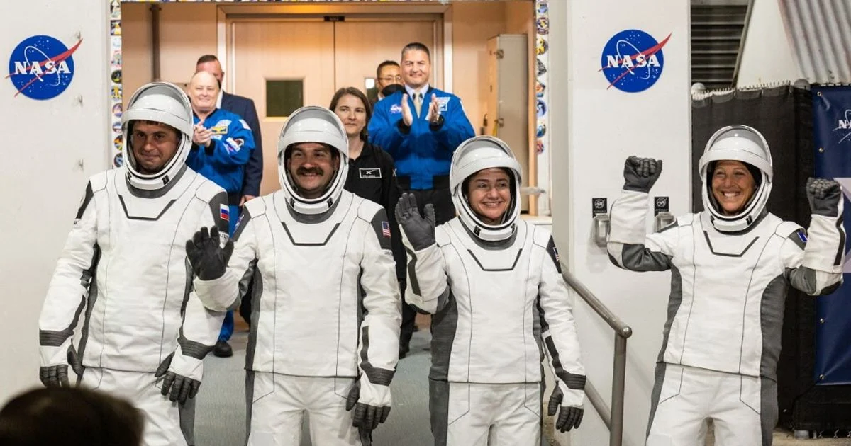 Crew-12 atraca com sucesso na Estação Espacial Internacional em missão estendida da NASA/SpaceX