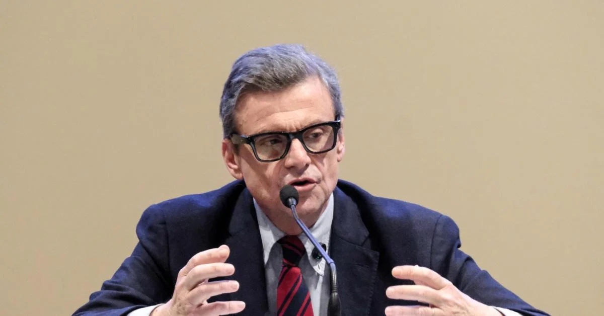 Calenda acusa general Vannacci de “traidor da pátria”: embate que revela fissuras na política italiana