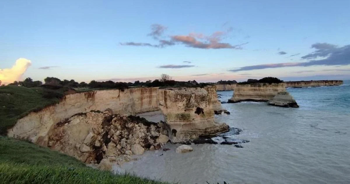 Colapsa o 'arco do amor' em Melendugno: Símbolo do Salento desaparece após tempestade