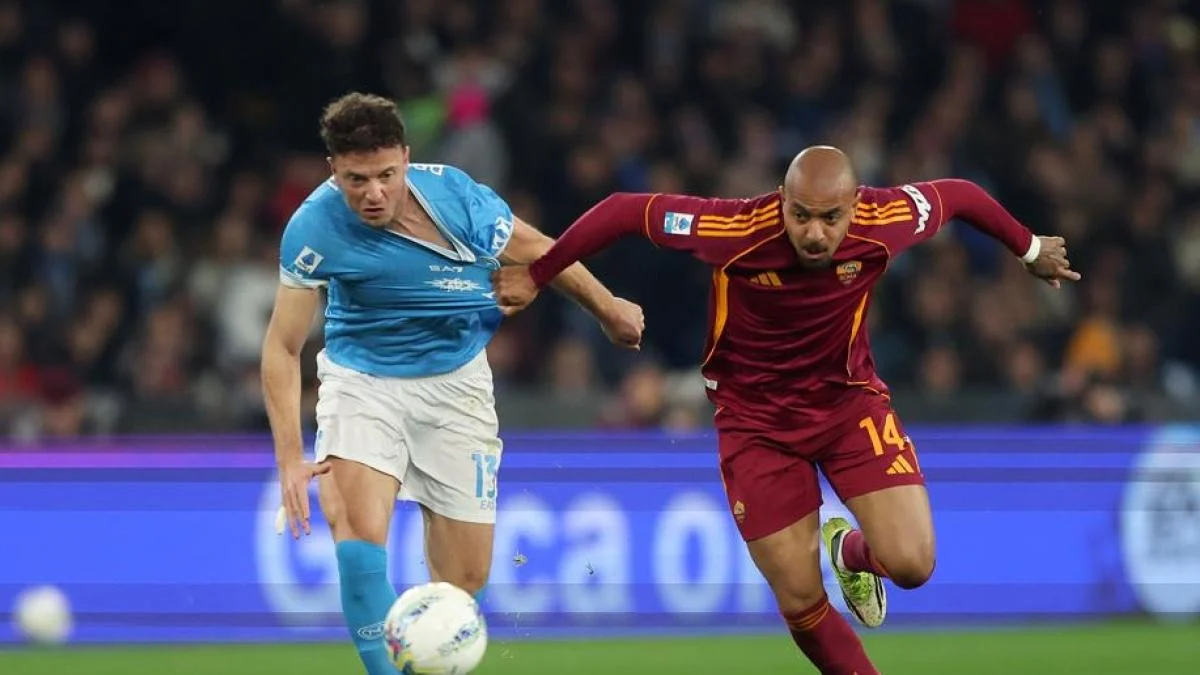 Napoli e Roma empatam em 2-2: Malen brilha, mas substituição e empate tardio de Alisson mantêm dúvidas