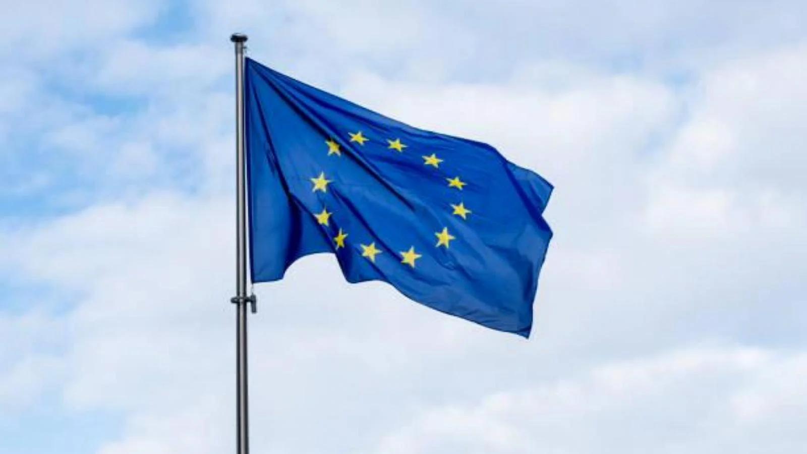 Milano Cortina 2026: proibida a entrada da bandeira da União Europeia na arena de hóquei, gera polêmica