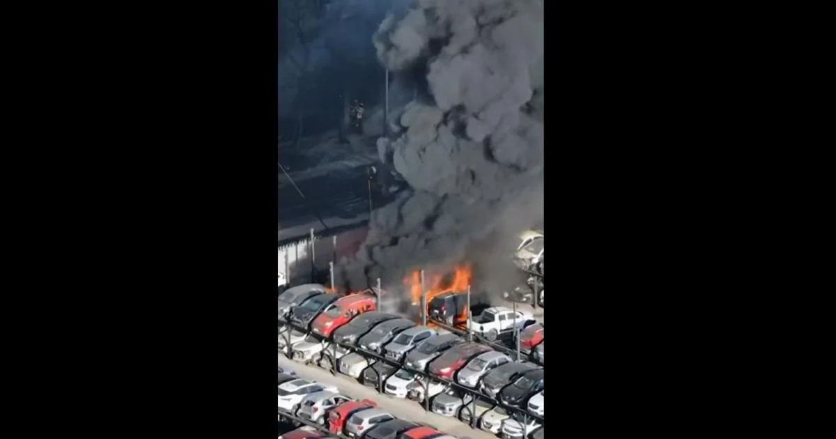Explosão após colisão entre caminhões no norte de Santiago deixa ao menos três mortos e 10 feridos