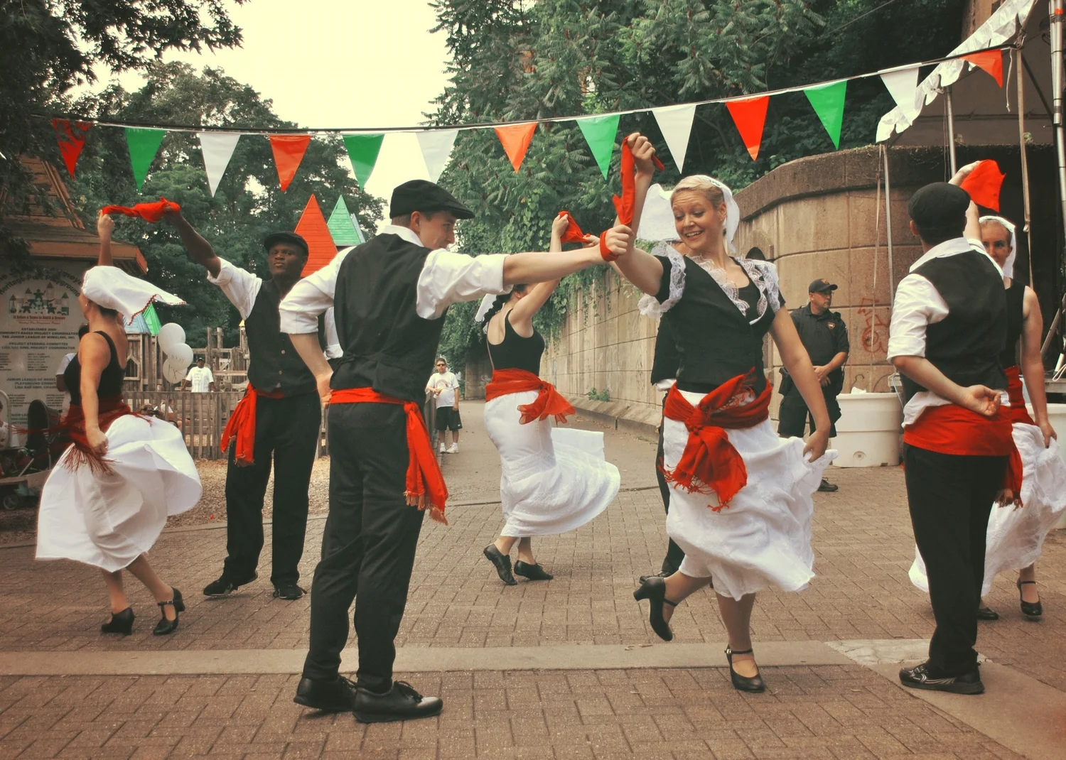 A Arte da Música Italiana: Uma Jornada Melódica Pela Cultura Italiana