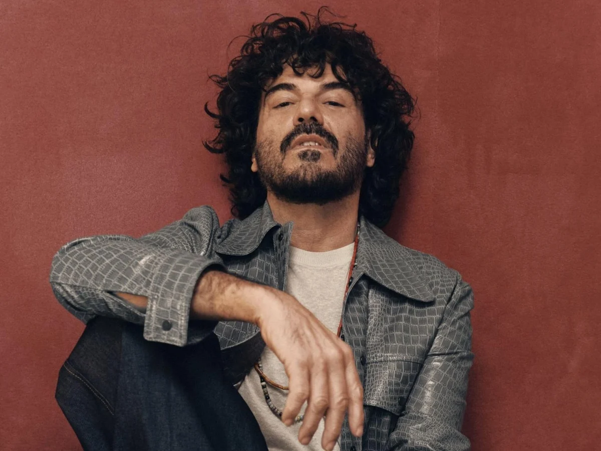 Francesco Renga em Sanremo: como a perda da mãe moldou suas fugas — de Ambra aos Timoria — e a busca pelo “melhor de mim”