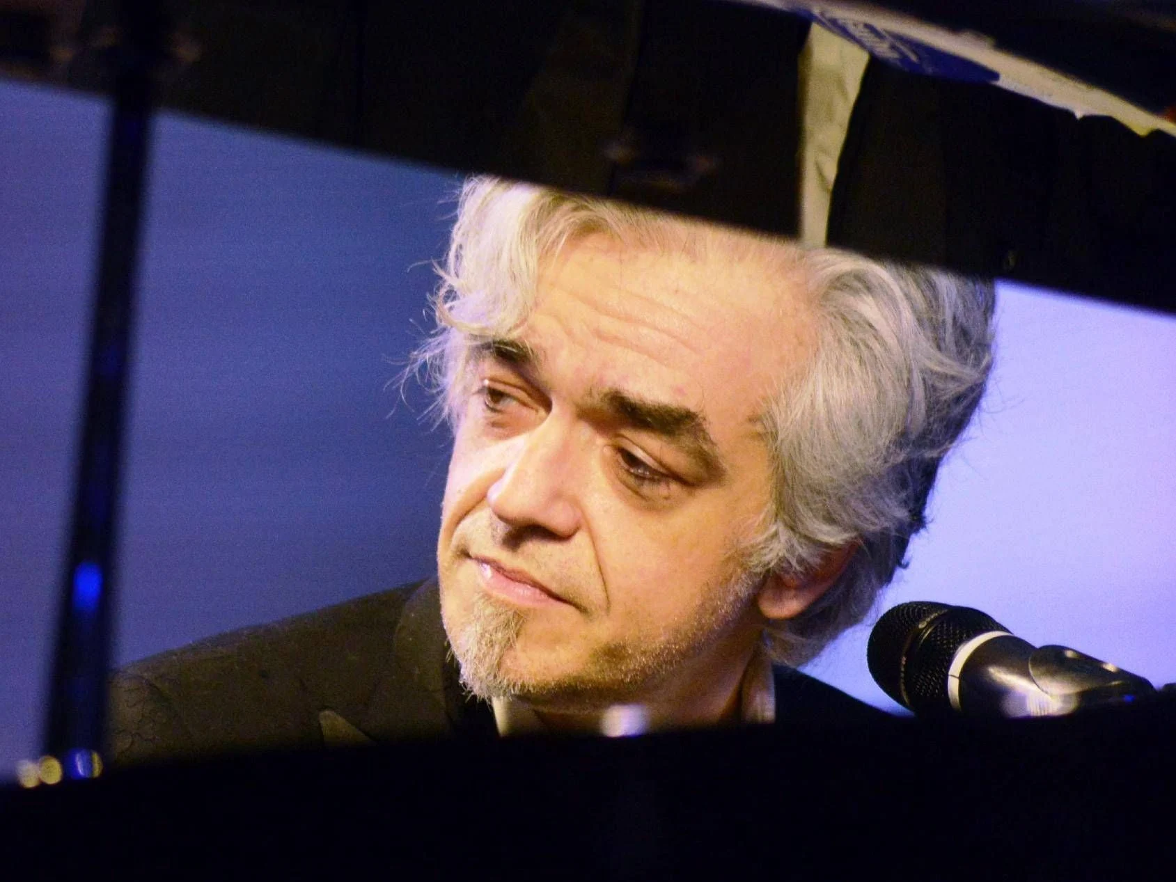 Morgan ficará nos bastidores em Sanremo 2026: 'Minha presença seria ingombrante' — Chiello cantará com pianista Saverio Cigarini