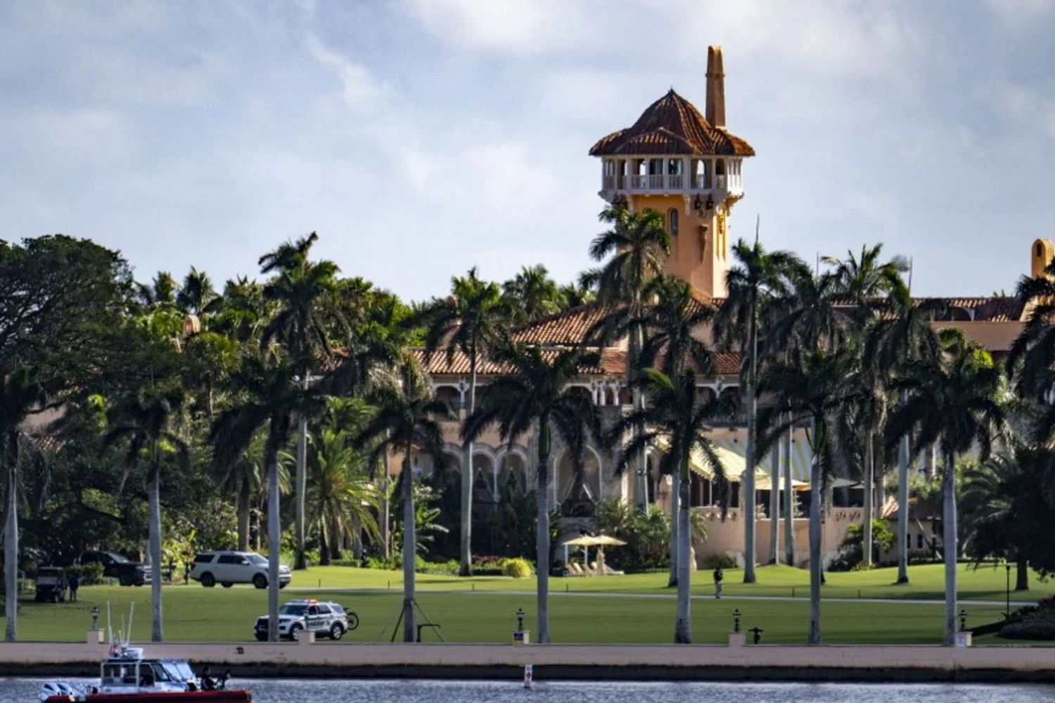 Tentativa de invasão em Mar-a-Lago: homem armado é morto por agentes do Secret Service