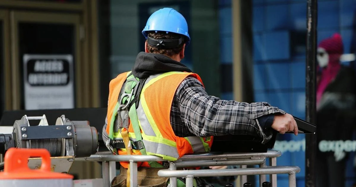 Operário de 24 anos morre em acidente de trabalho em Nocera Inferiore